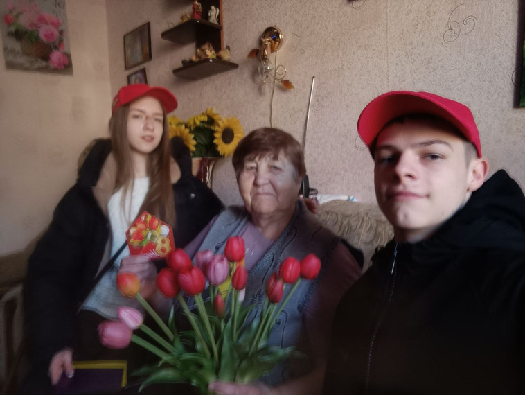 Акция "С праздником, дорогие женщины!".